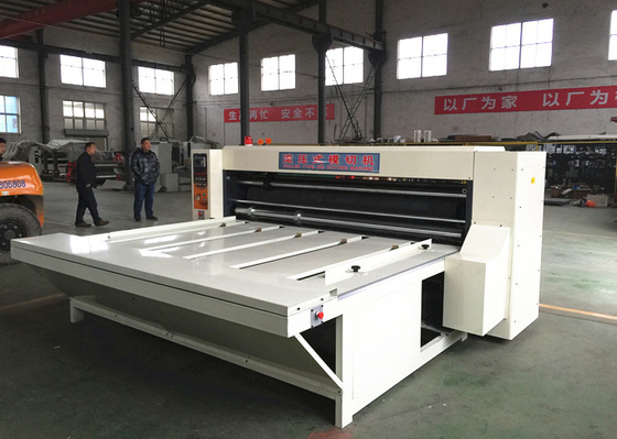 China Hauptleistungsstärke-Karton-stempelschneidene Maschinen-Drehstanze mit 4,0 Kilowatt, die Maschine bildet fournisseur