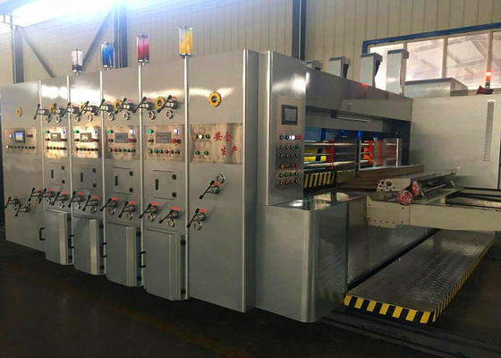 China Graue Farbautomatisches Karton-Kasten-Drucken, das stempelschneidene Maschine/automatische stempelschneidene Maschine kerbt fournisseur